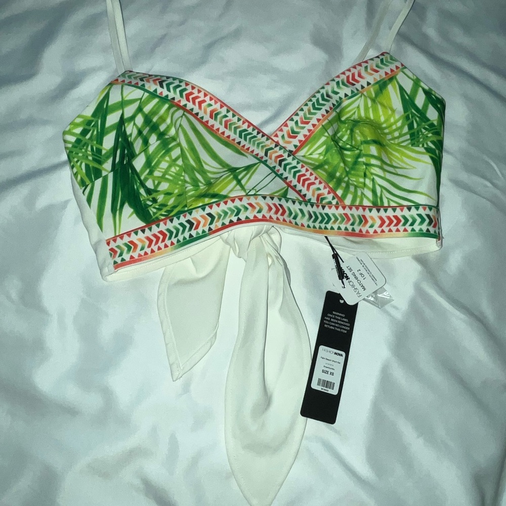 Fashion Nova Green and White Palm Print Set Shorts - Picture 2 of 5